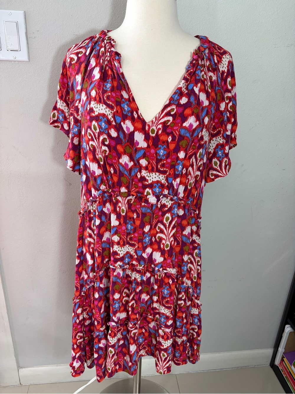 Anthropologie Red Floral V-Neck Tiered Mini Dress size M - Picture 2 of 13